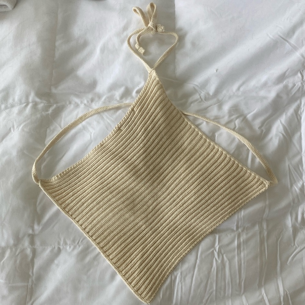Ribbed knit bandana tie back halter top.